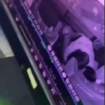 小情侣网吧角落直接就地开干，年轻人太会玩了监控视频拍下这一幕