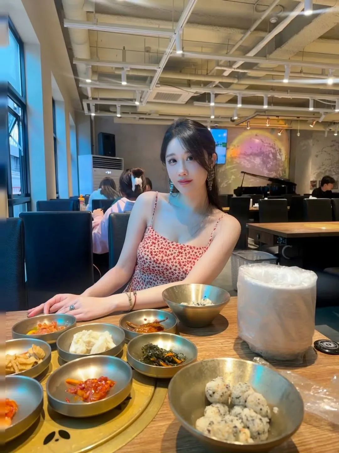 网友买了轩子巨2兔的原味丝袜要求售后,轩子称自己不卖那玩意儿,被骗还要自己背锅,不知道买的那个抠脚大汉的!
