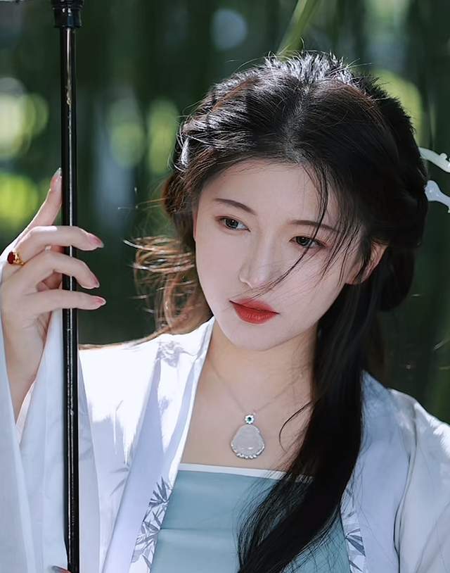 网红阿桃婚房抓奸:老公与闺蜜的背叛令人窒息