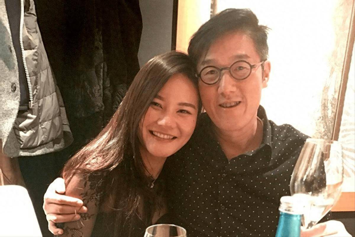 67岁香港富豪出轨小网红9年，5年4胎原配不知情