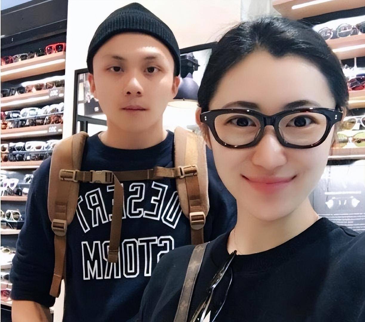 因感情问题离婚10年单身,因郭京飞再被全网关注