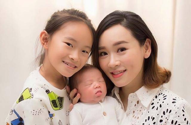 香港女星洗冤 单亲妈熬夜直播多年