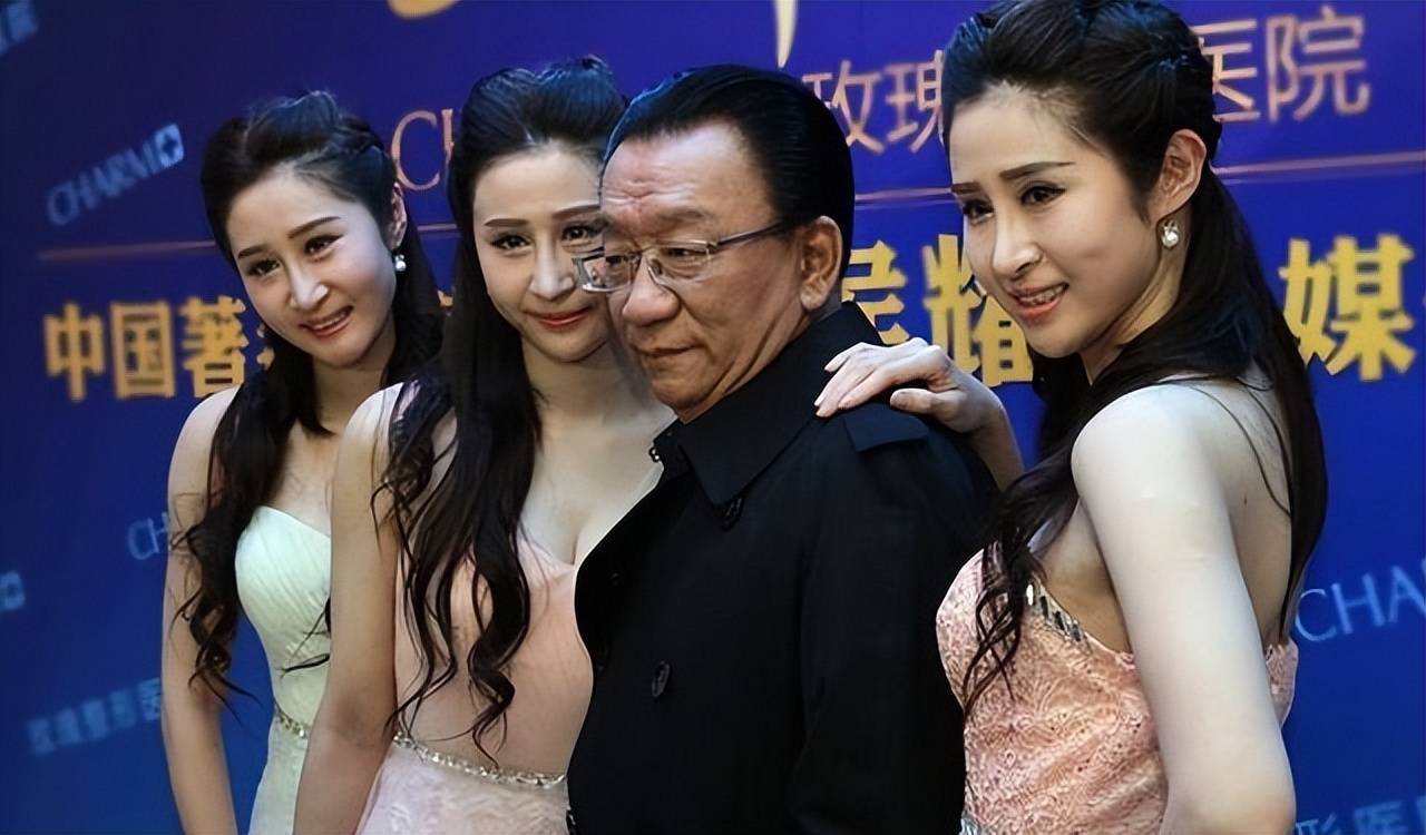 贪财好色行为不当?资深艺术家形象崩塌不冤