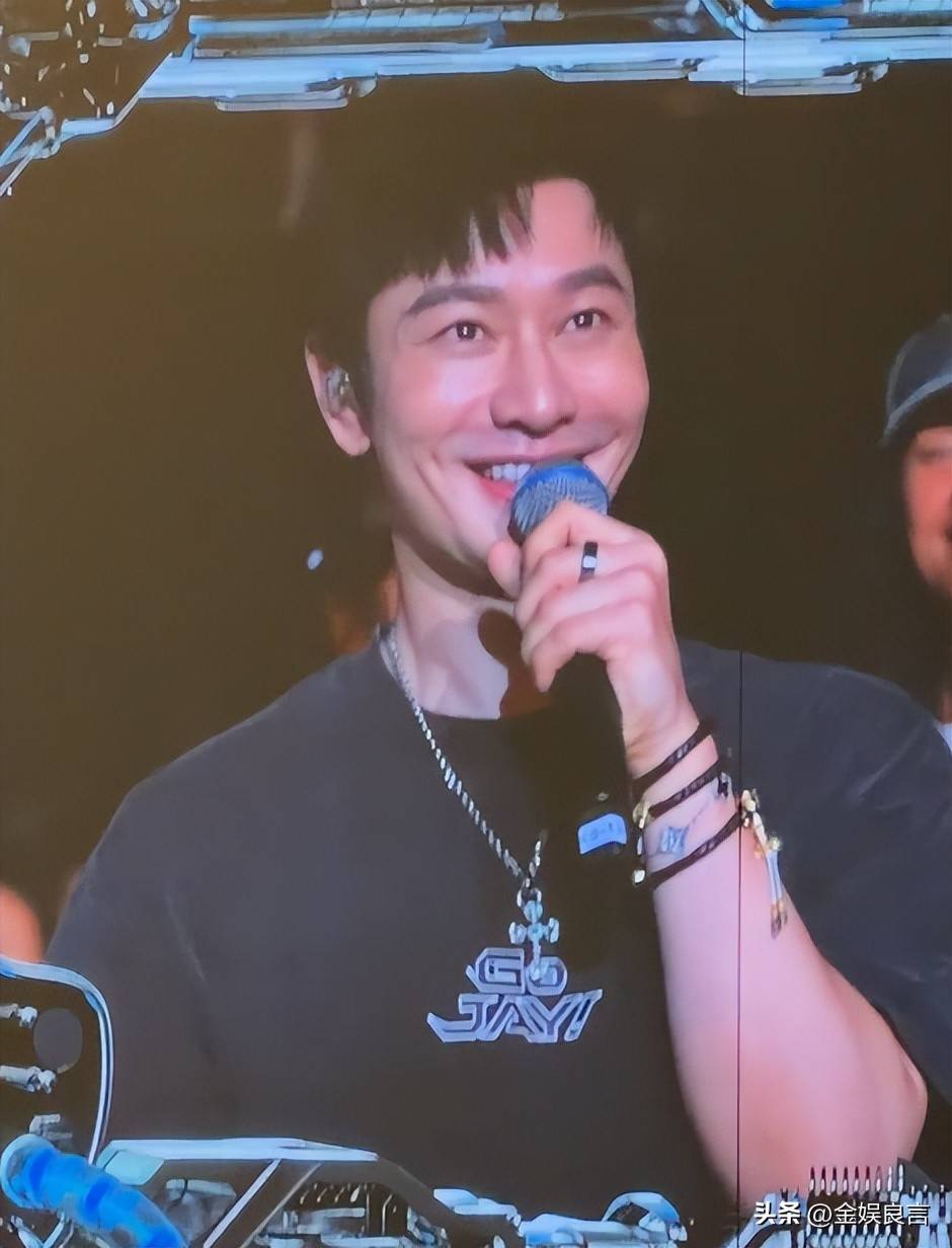 黄晓明双标夸昆凌翻车惹怒网友