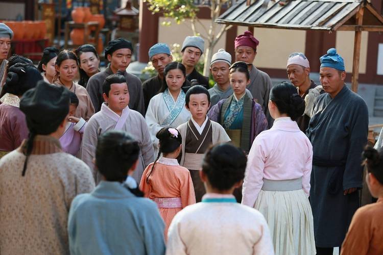 AI冲击横店群演:美女泛滥,从业者何去何从?
