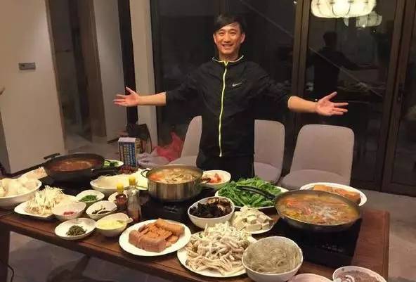 黄磊被指方案相似不回应?网友评价好男人形象争议