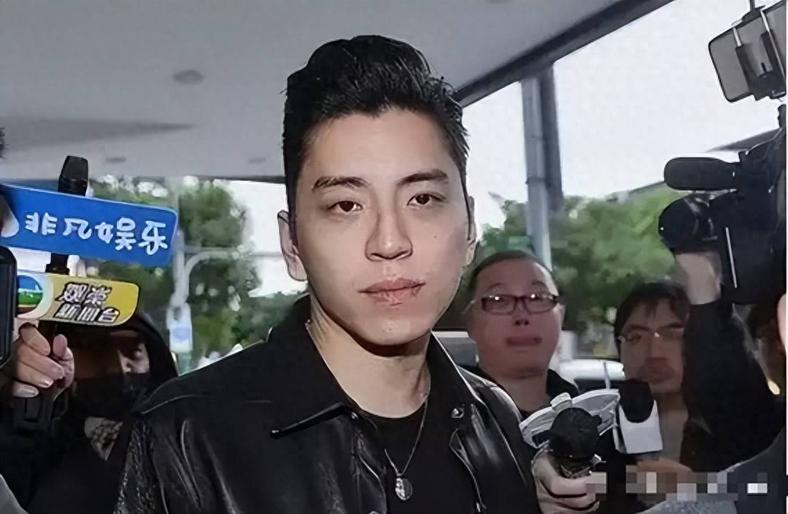 顶流男星人设引发关注!镜头前后两副面孔