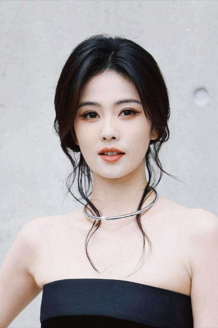 白鹿人设崩塌：真性情还是低情商？网友热议